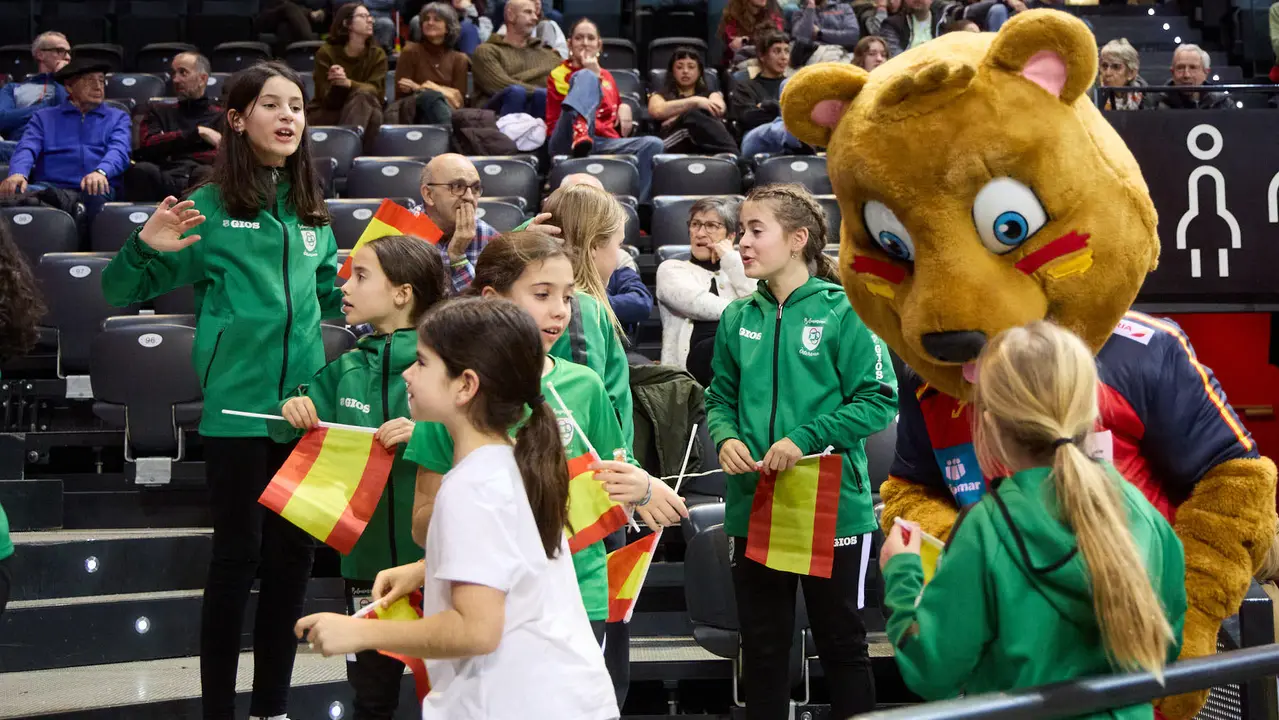 Partido de balonmano entre Espa&ntilde;a y Eslovaquia en el pabell&oacute;n Navarra Arena de Pamplona. I&Ntilde;IGO ALZUGARAY