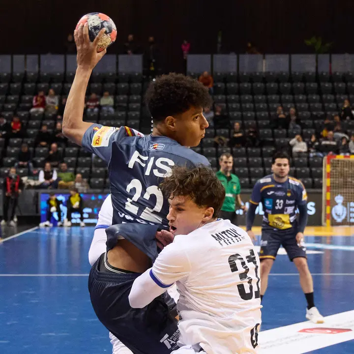 Partido de balonmano entre Espa&ntilde;a y Eslovaquia en el pabell&oacute;n Navarra Arena de Pamplona. I&Ntilde;IGO ALZUGARAY
