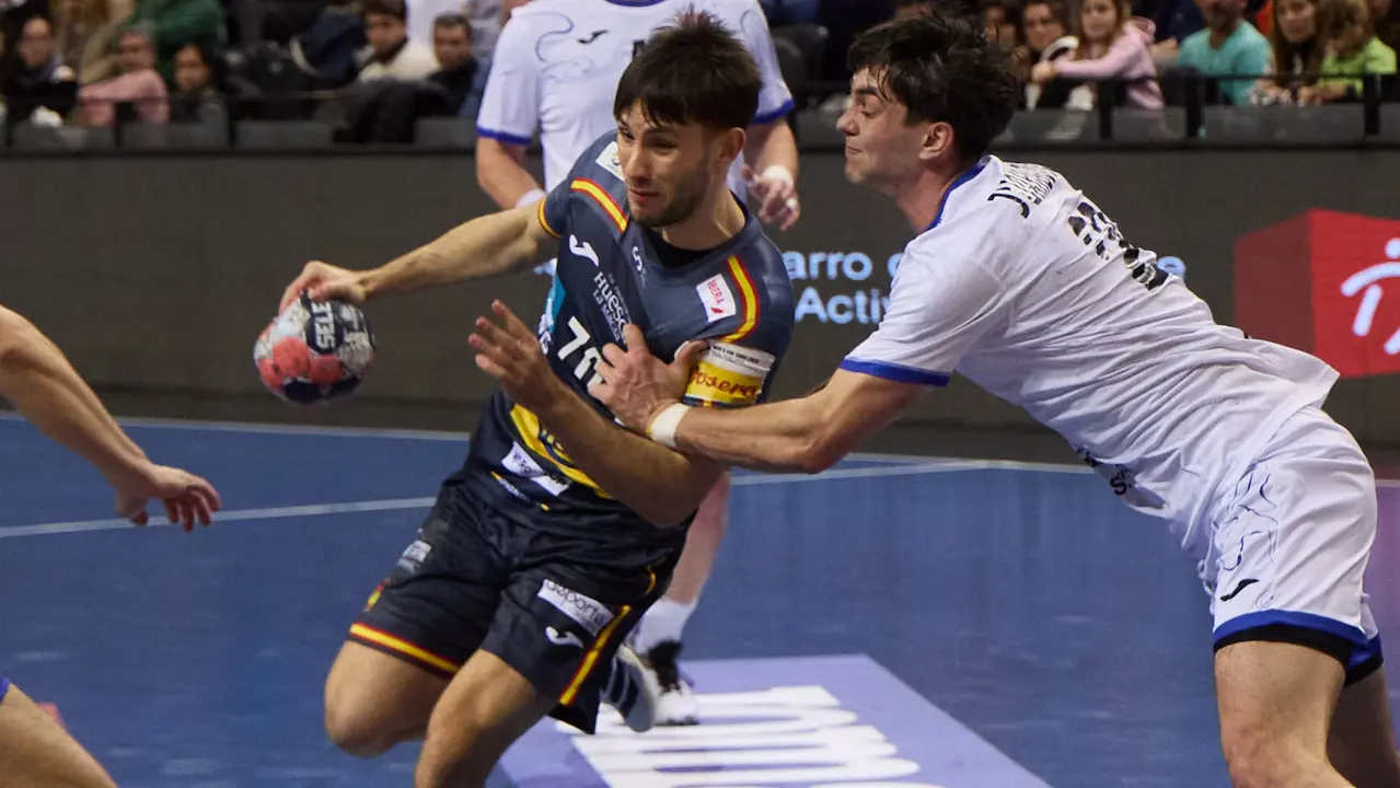 Partido de balonmano entre Espa&ntilde;a y Eslovaquia en el pabell&oacute;n Navarra Arena de Pamplona. I&Ntilde;IGO ALZUGARAY