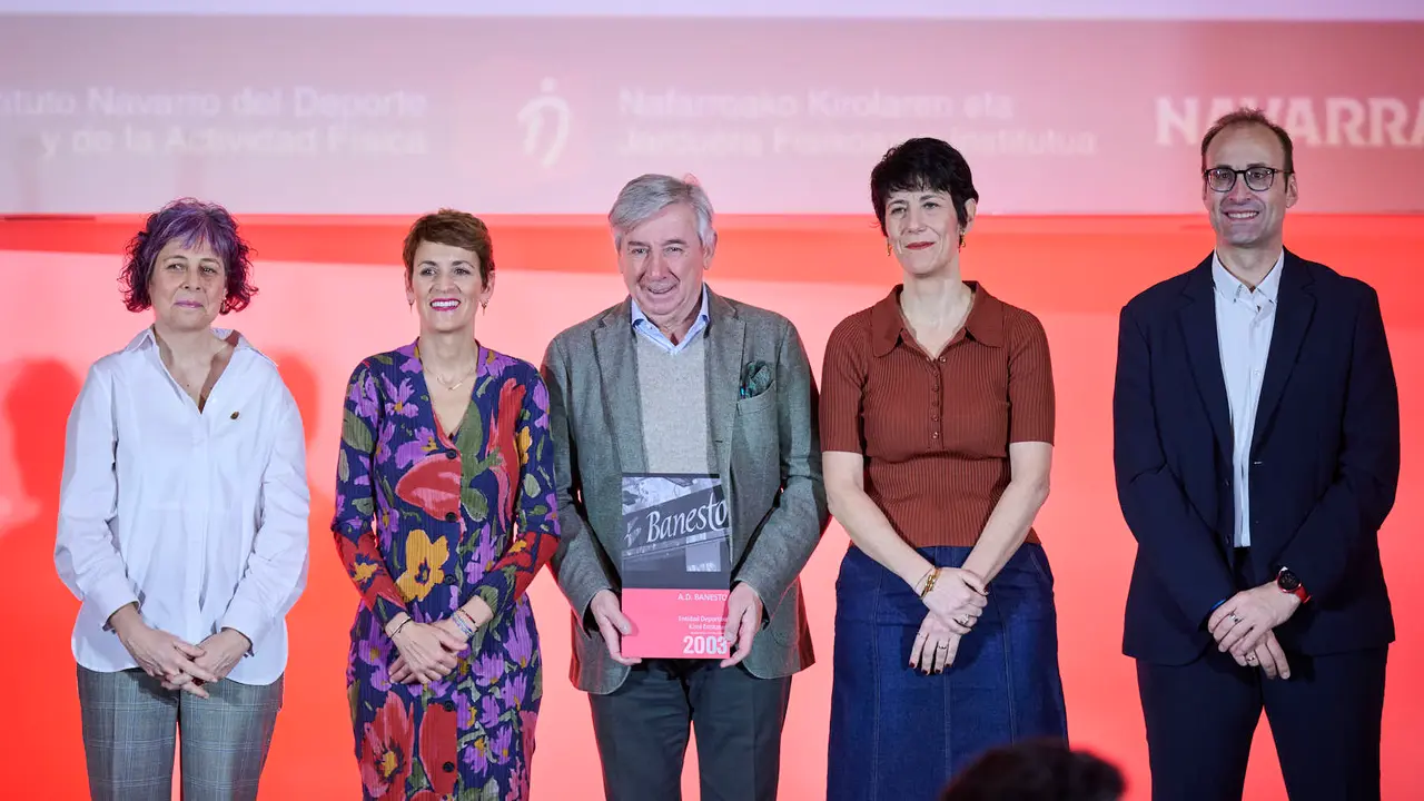 La presidenta del Gobierno de Navarra, Mar&iacute;a Chivite, preside el acto de reconocimiento a los deportistas navarros que han recibido la Medalla de Oro al M&eacute;rito Deportivo. Estar&aacute;n presentes la ministra Elma Saiz, el vicepresidente primero del Gobierno foral, Javier Rem&iacute;rez y la consejera de Cultura, Deporte y Turismo, Rebeca Esnaola. PABLO LASAOSA