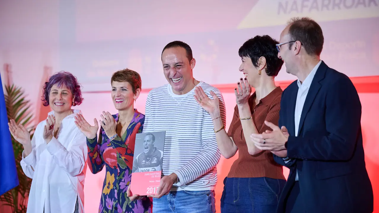 La presidenta del Gobierno de Navarra, Mar&iacute;a Chivite, preside el acto de reconocimiento a los deportistas navarros que han recibido la Medalla de Oro al M&eacute;rito Deportivo. Estar&aacute;n presentes la ministra Elma Saiz, el vicepresidente primero del Gobierno foral, Javier Rem&iacute;rez y la consejera de Cultura, Deporte y Turismo, Rebeca Esnaola. PABLO LASAOSA
