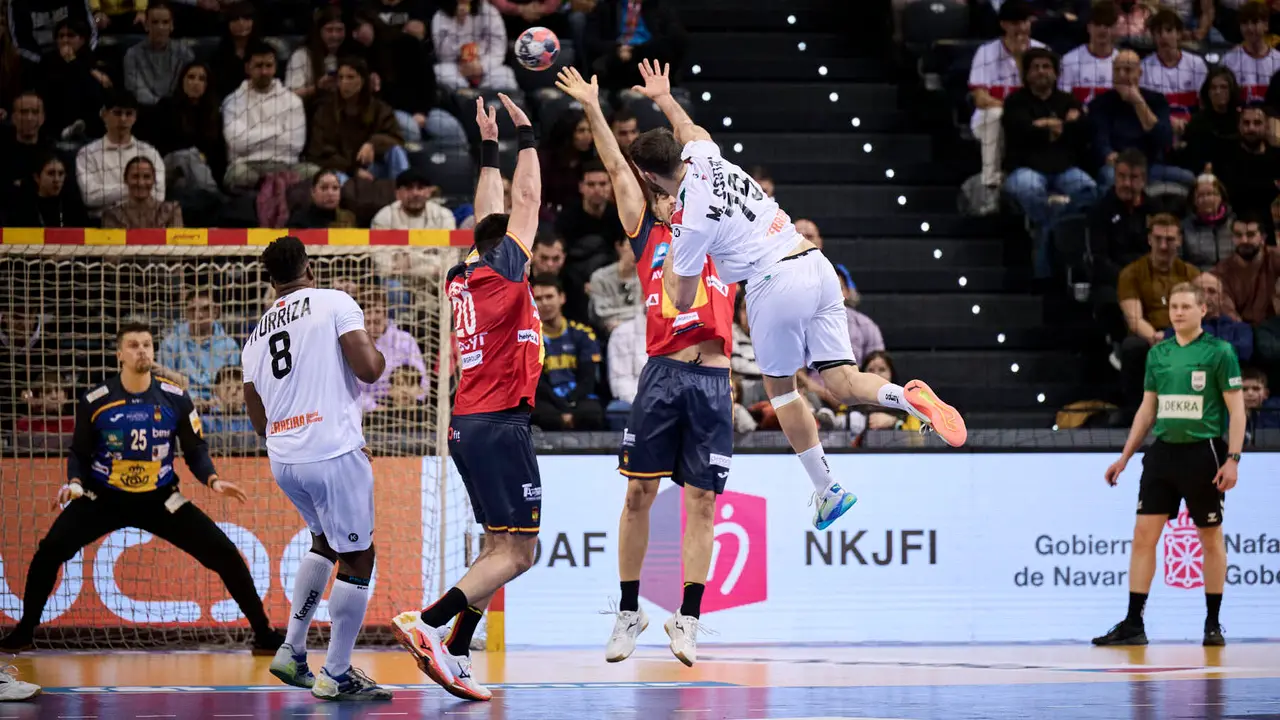 Torneo Internacional de Espa&ntilde;a de Balonmano en el que los Hispanos se han enfrentado a Portugal. PABLO LASAOSA