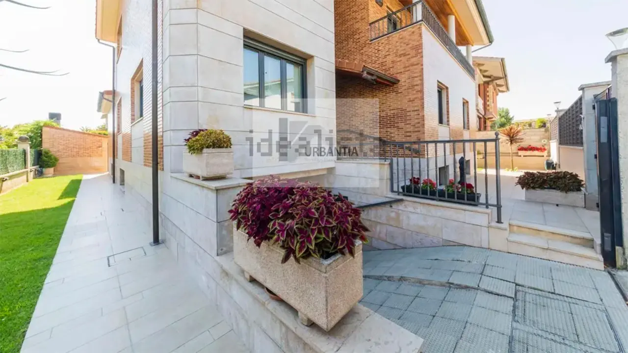 Casa en venta en Patern&aacute;in. URBANTIA / IDEALISTA