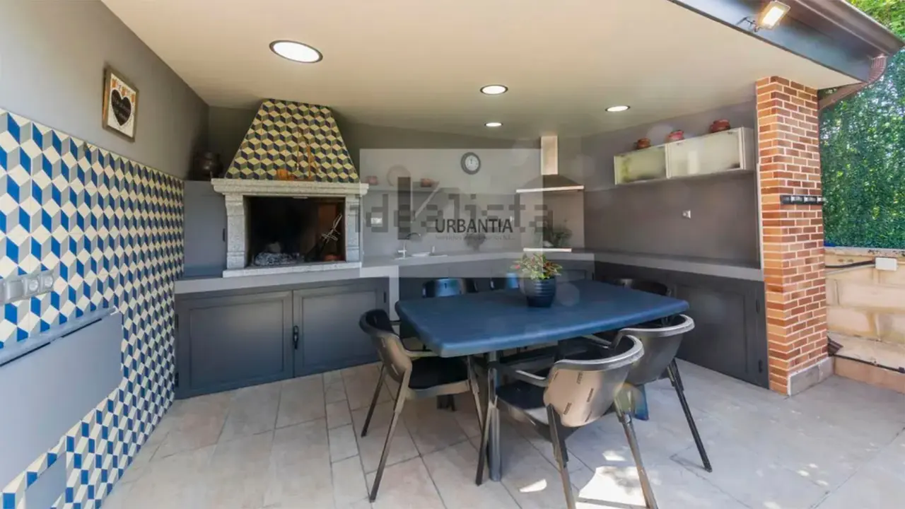 Casa en venta en Patern&aacute;in. URBANTIA / IDEALISTA