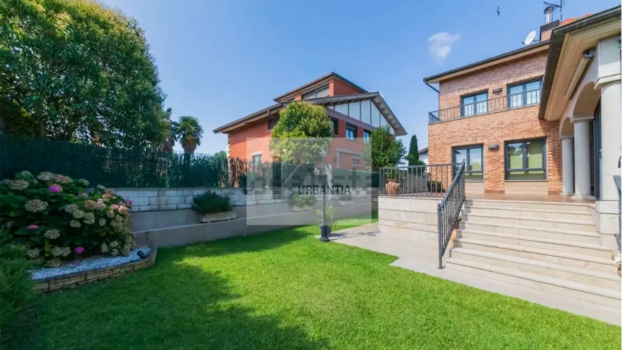 Casa en venta en Patern&aacute;in. URBANTIA / IDEALISTA