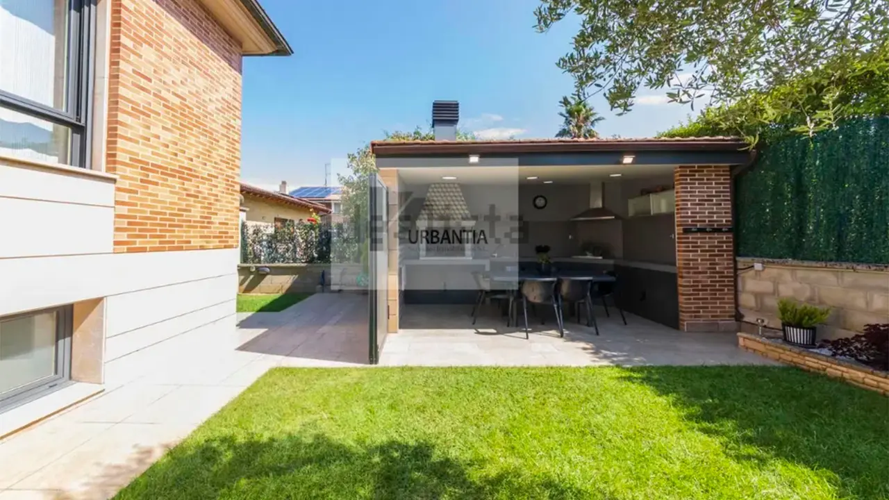 Casa en venta en Patern&aacute;in. URBANTIA / IDEALISTA