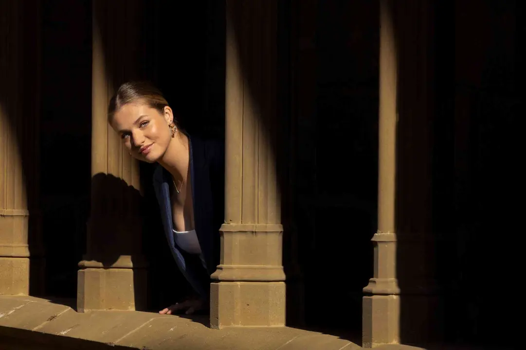 La Princesa de Viana, Leonor de Borb&oacute;n, durante su primera visita oficial a Navarra en la que la heredera al trono recorri&oacute; durante dos d&iacute;as, junto a los Reyes, diversos enclaves del antiguo Reino de Navarra, entre ellos el Castillo de Olite. D&iacute;a 27 de septiembre del 2025. 
VILLAR LOPEZ / EFE