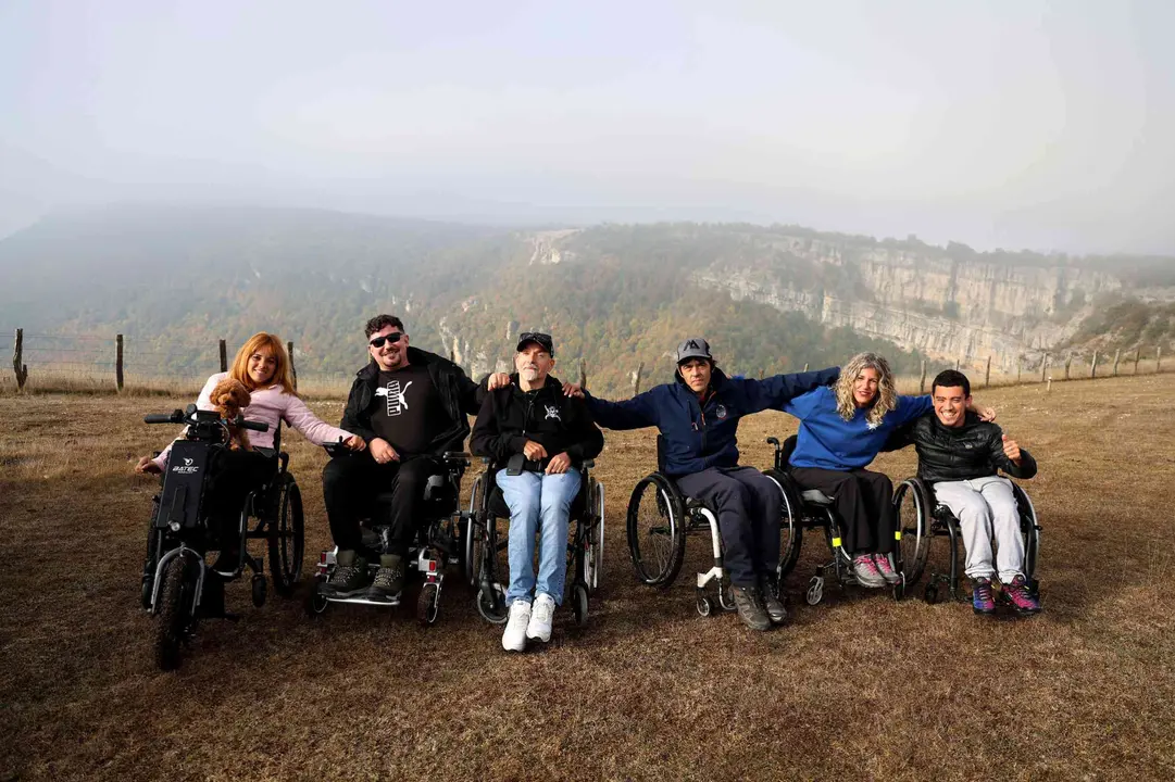 Trece personas con distintas discapacidades recorrieron 50 kil&oacute;metros por el Valle de las Am&eacute;scoas el pasado 18 de octubre gracias al Club Navarro Off Road. Desde la federaci&oacute;n COCEMFE Navarra advierten de que la accesibilidad sigue siendo una asignatura pendiente. SONIA SALMANENDI / DIARIO DE NAVARRA