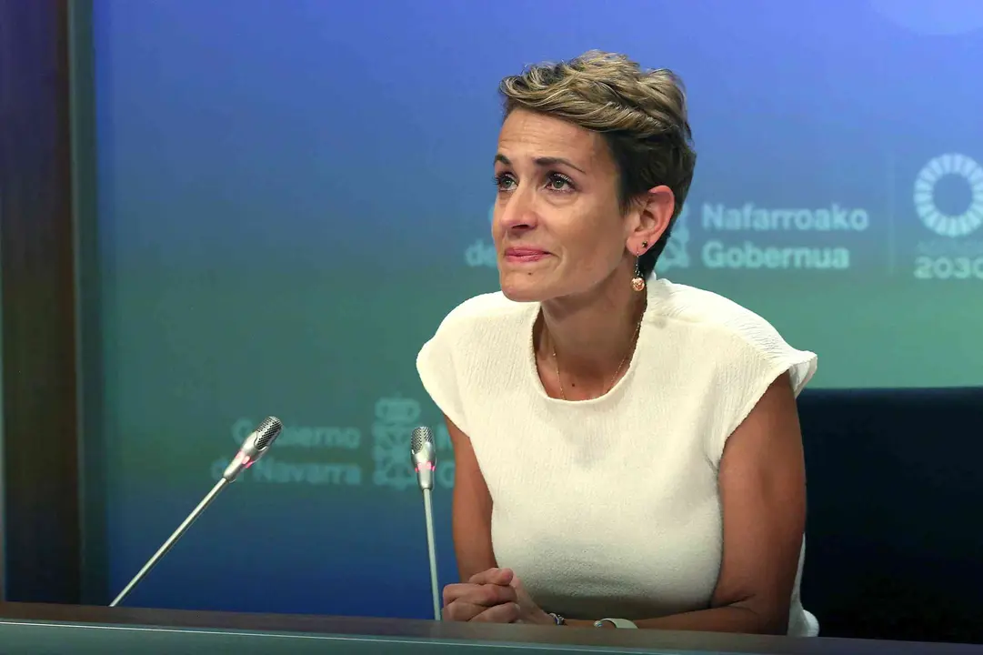 La Presidenta del Gobierno de Navarra y Secretaria General del PSN, Mar&iacute;a Chivite, no puede contener las l&aacute;grimas durante la rueda de prensa ofrecida esa misma tarde tras conocerse que su amigo y compa&ntilde;ero de partido, Santos Cerd&aacute;n, est&aacute; acusado, en un informe de la UCO de presuntas  irregularidades. 12 de junio del 2015. JAVIER BERGASA / DIARIO DE NOTICIAS