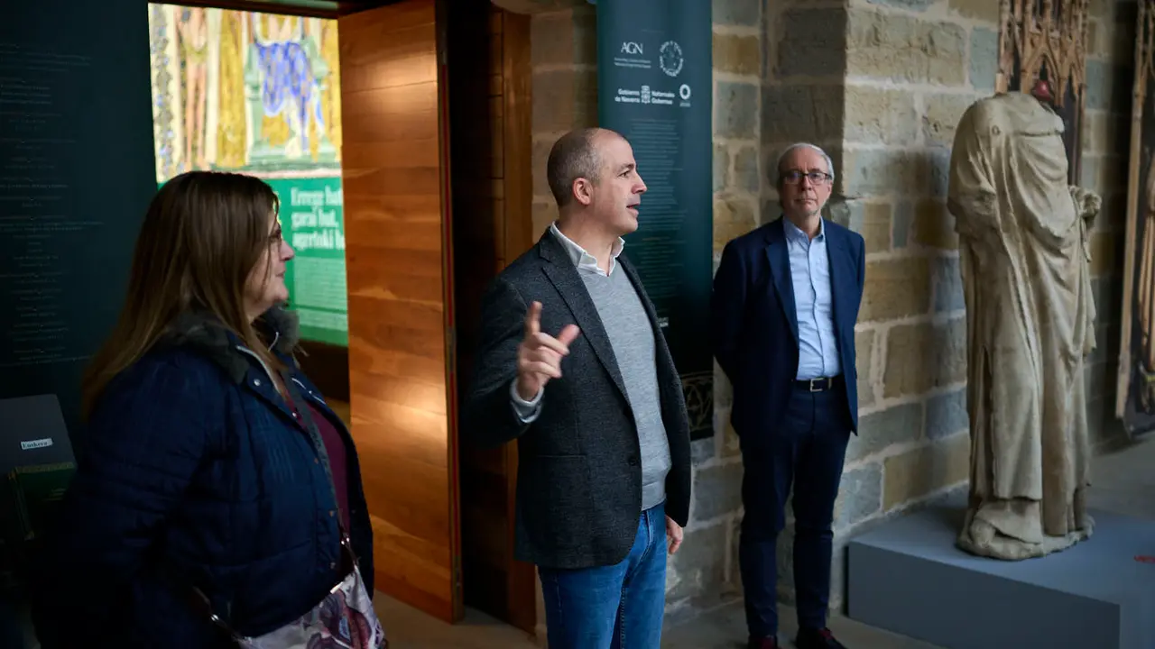 La Comisi&oacute;n de Cultura, Deporte y Turismo del Parlamento de Navarra visita el Archivo Real y General de Navarra para conocer la exposici&oacute;n conmemorativa 'Carlos III de Navarra, el rey del buen gobierno (1387-1425)'. PABLO LASAOSA