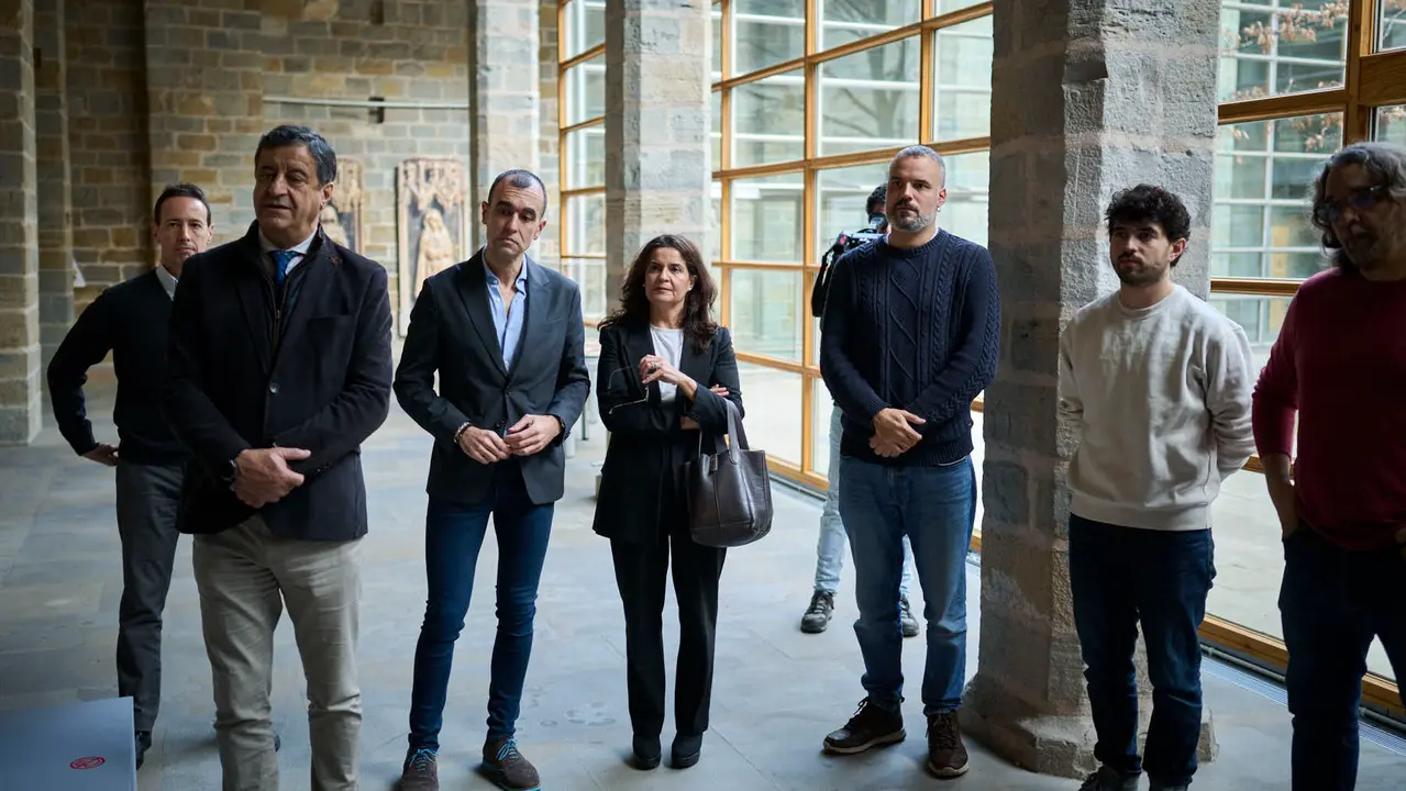 La Comisi&oacute;n de Cultura, Deporte y Turismo del Parlamento de Navarra visita el Archivo Real y General de Navarra para conocer la exposici&oacute;n conmemorativa 'Carlos III de Navarra, el rey del buen gobierno (1387-1425)'. PABLO LASAOSA