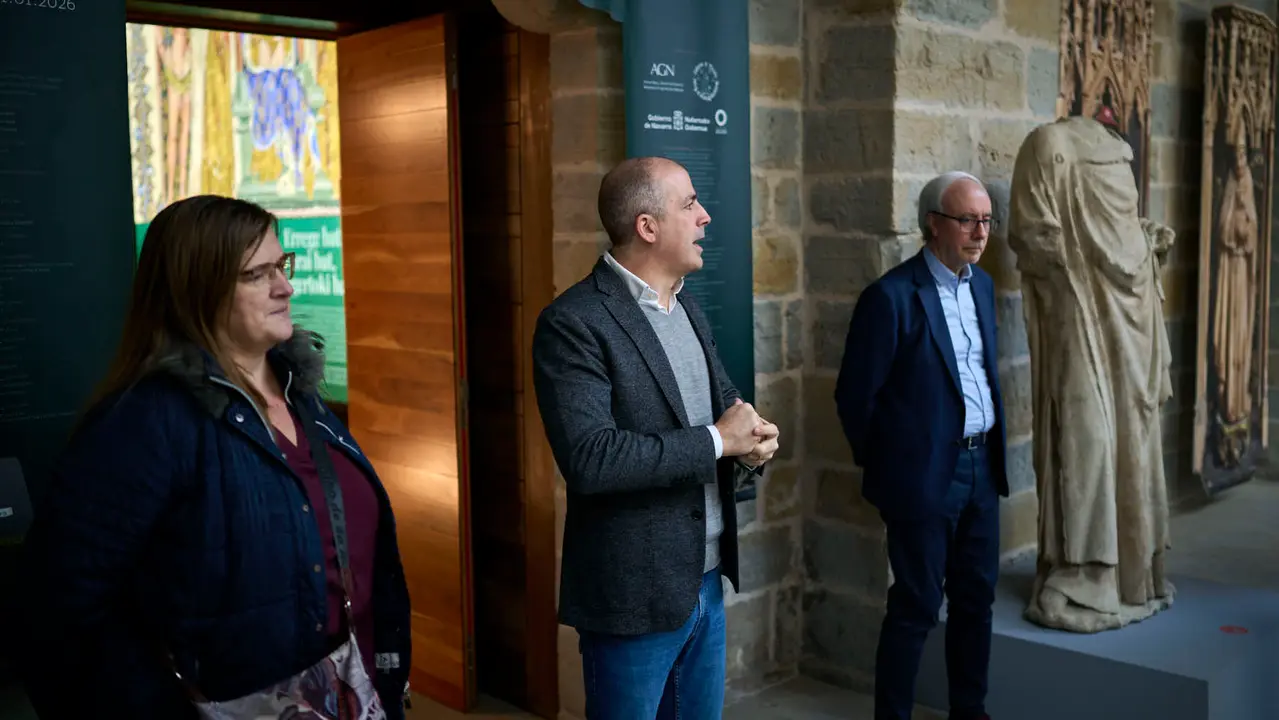 La Comisi&oacute;n de Cultura, Deporte y Turismo del Parlamento de Navarra visita el Archivo Real y General de Navarra para conocer la exposici&oacute;n conmemorativa 'Carlos III de Navarra, el rey del buen gobierno (1387-1425)'. PABLO LASAOSA