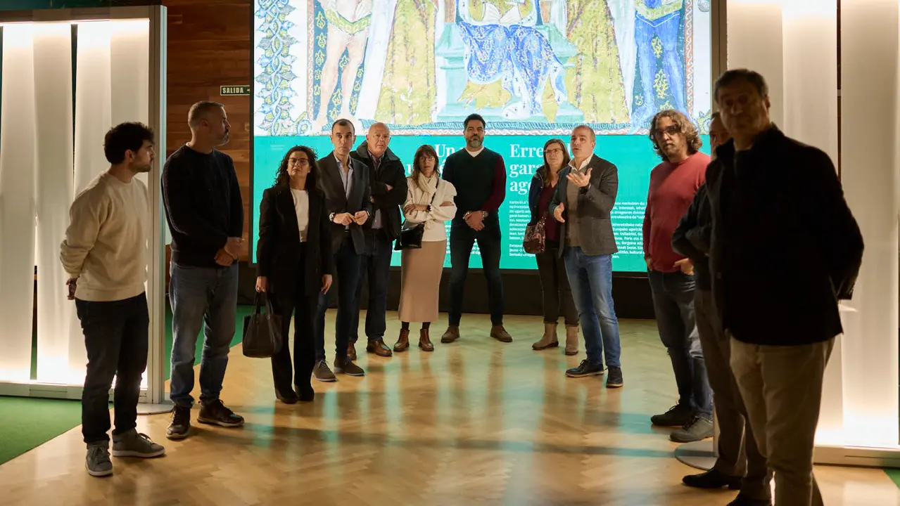La Comisi&oacute;n de Cultura, Deporte y Turismo del Parlamento de Navarra visita el Archivo Real y General de Navarra para conocer la exposici&oacute;n conmemorativa 'Carlos III de Navarra, el rey del buen gobierno (1387-1425)'. PABLO LASAOSA