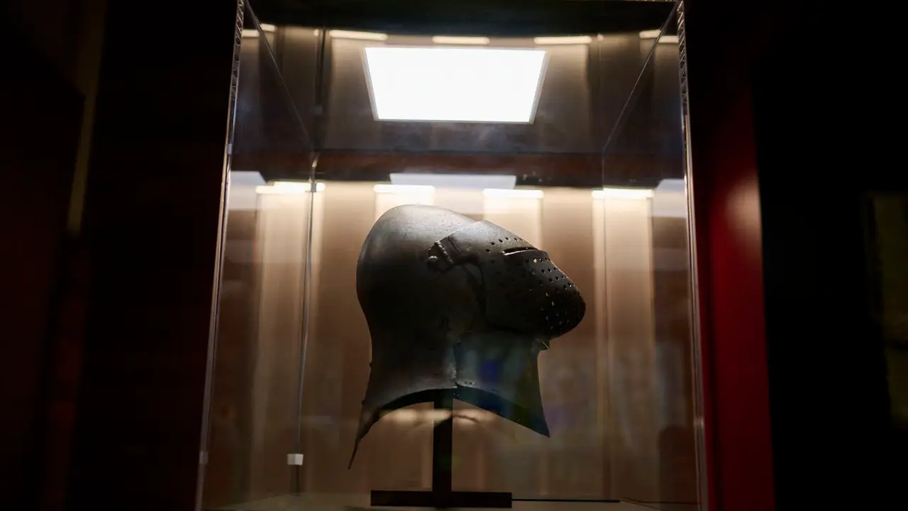 La Comisi&oacute;n de Cultura, Deporte y Turismo del Parlamento de Navarra visita el Archivo Real y General de Navarra para conocer la exposici&oacute;n conmemorativa 'Carlos III de Navarra, el rey del buen gobierno (1387-1425)'. PABLO LASAOSA