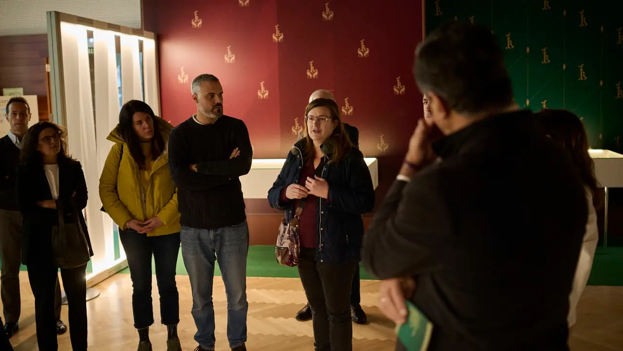 La Comisi&oacute;n de Cultura, Deporte y Turismo del Parlamento de Navarra visita el Archivo Real y General de Navarra para conocer la exposici&oacute;n conmemorativa 'Carlos III de Navarra, el rey del buen gobierno (1387-1425)'. PABLO LASAOSA