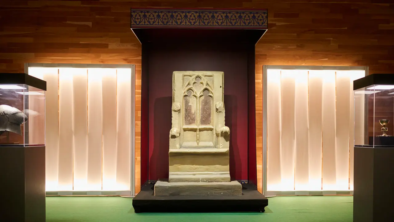 La Comisi&oacute;n de Cultura, Deporte y Turismo del Parlamento de Navarra visita el Archivo Real y General de Navarra para conocer la exposici&oacute;n conmemorativa 'Carlos III de Navarra, el rey del buen gobierno (1387-1425)'. PABLO LASAOSA