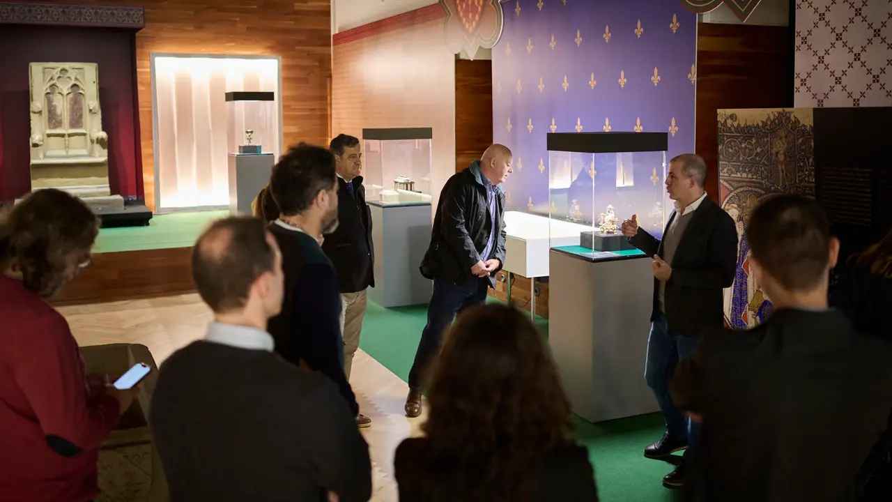 La Comisi&oacute;n de Cultura, Deporte y Turismo del Parlamento de Navarra visita el Archivo Real y General de Navarra para conocer la exposici&oacute;n conmemorativa 'Carlos III de Navarra, el rey del buen gobierno (1387-1425)'. PABLO LASAOSA