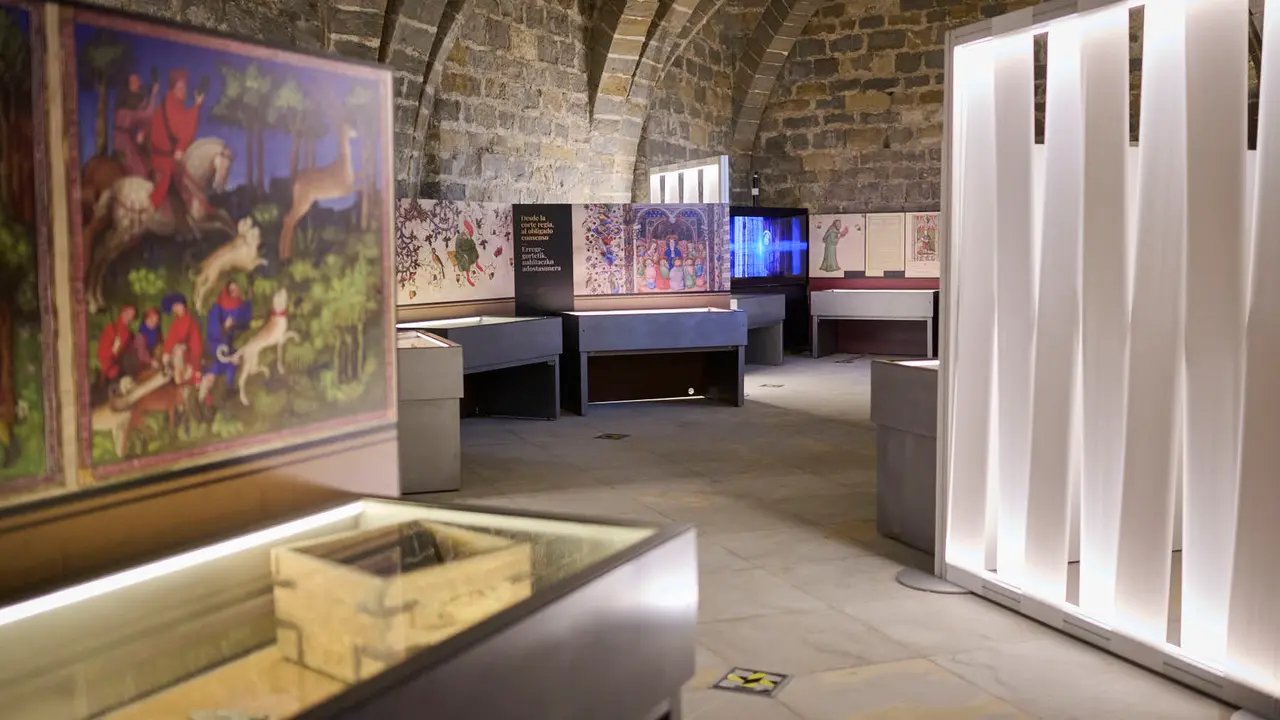 La Comisi&oacute;n de Cultura, Deporte y Turismo del Parlamento de Navarra visita el Archivo Real y General de Navarra para conocer la exposici&oacute;n conmemorativa 'Carlos III de Navarra, el rey del buen gobierno (1387-1425)'. PABLO LASAOSA