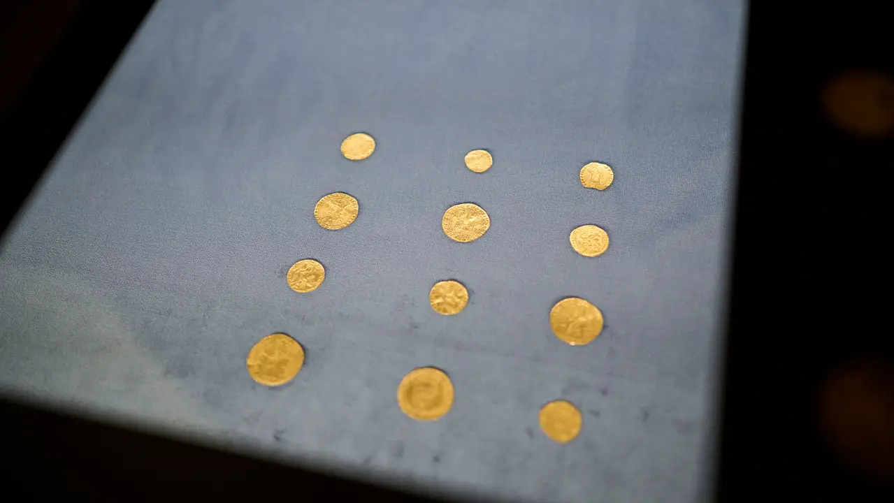 La Comisi&oacute;n de Cultura, Deporte y Turismo del Parlamento de Navarra visita el Archivo Real y General de Navarra para conocer la exposici&oacute;n conmemorativa 'Carlos III de Navarra, el rey del buen gobierno (1387-1425)'. PABLO LASAOSA