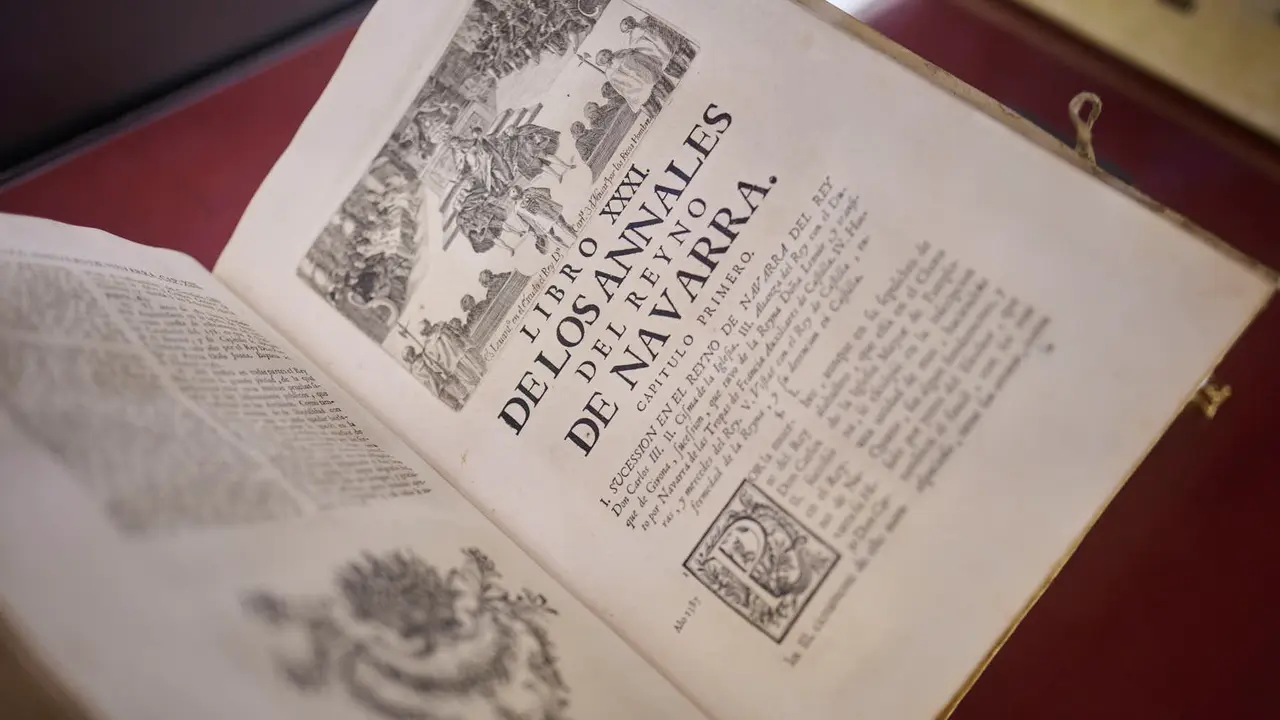 La Comisi&oacute;n de Cultura, Deporte y Turismo del Parlamento de Navarra visita el Archivo Real y General de Navarra para conocer la exposici&oacute;n conmemorativa 'Carlos III de Navarra, el rey del buen gobierno (1387-1425)'. PABLO LASAOSA