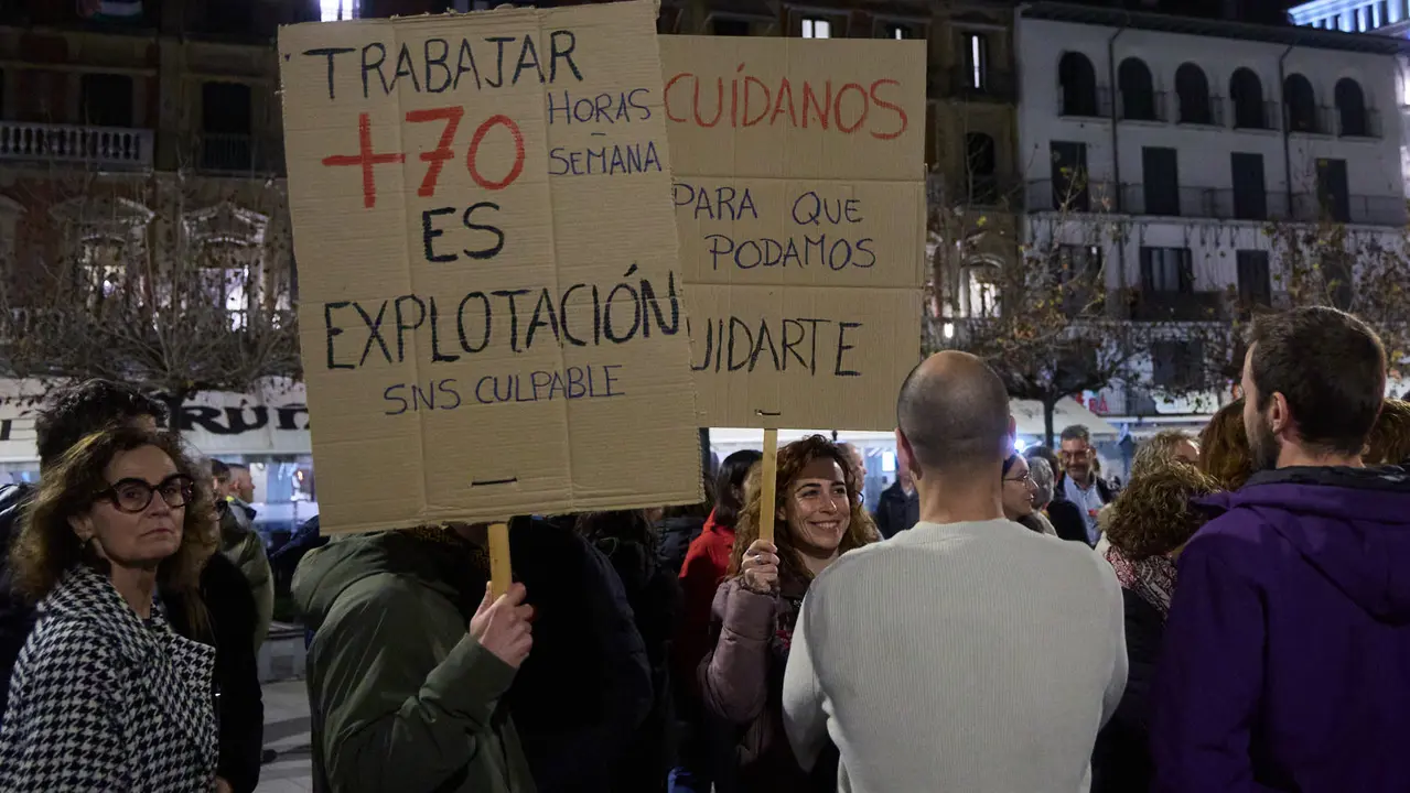 Manifestaci&oacute;n de apoyo al colectivo m&eacute;dico convocada por el Sindicato M&eacute;dico de Navarra (SMN) y el Colegio Oficial de M&eacute;dicos de Navarra. I&Ntilde;IGO ALZUGARAY