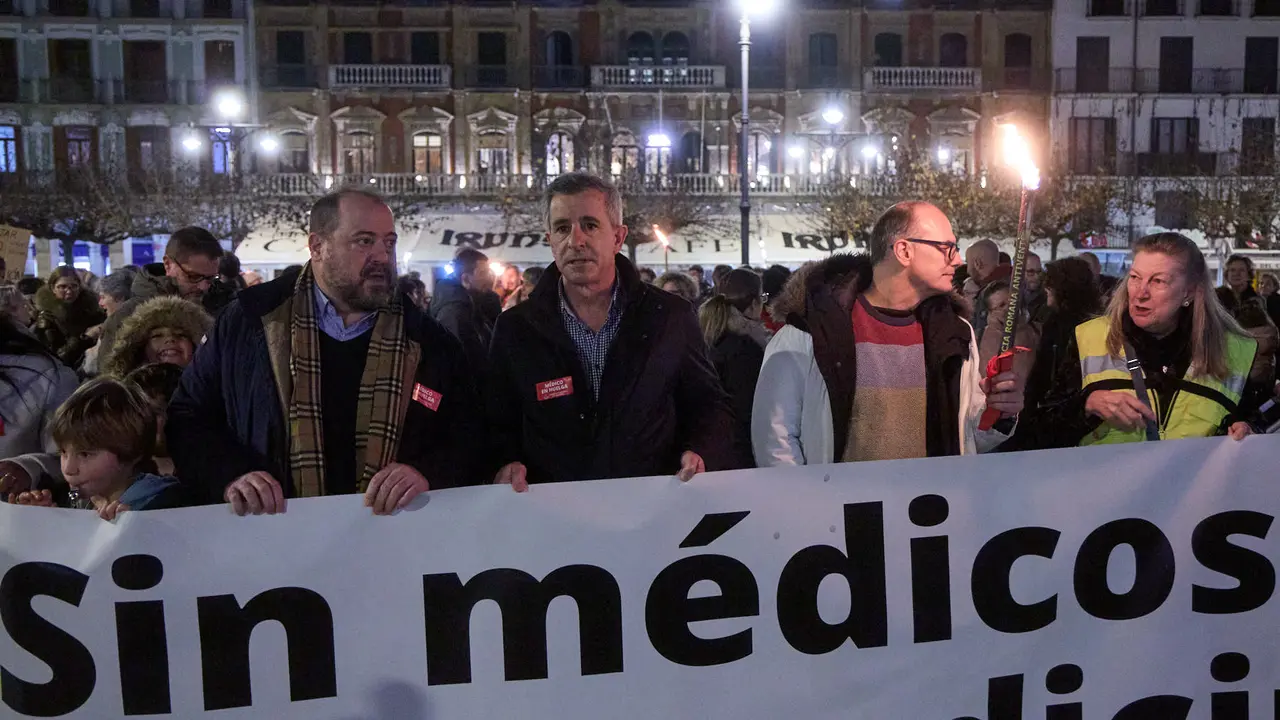 Manifestaci&oacute;n de apoyo al colectivo m&eacute;dico convocada por el Sindicato M&eacute;dico de Navarra (SMN) y el Colegio Oficial de M&eacute;dicos de Navarra. I&Ntilde;IGO ALZUGARAY