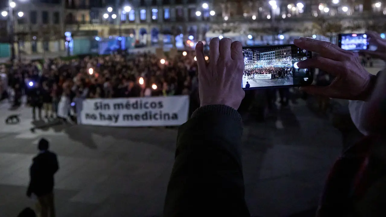 Manifestaci&oacute;n de apoyo al colectivo m&eacute;dico convocada por el Sindicato M&eacute;dico de Navarra (SMN) y el Colegio Oficial de M&eacute;dicos de Navarra. I&Ntilde;IGO ALZUGARAY