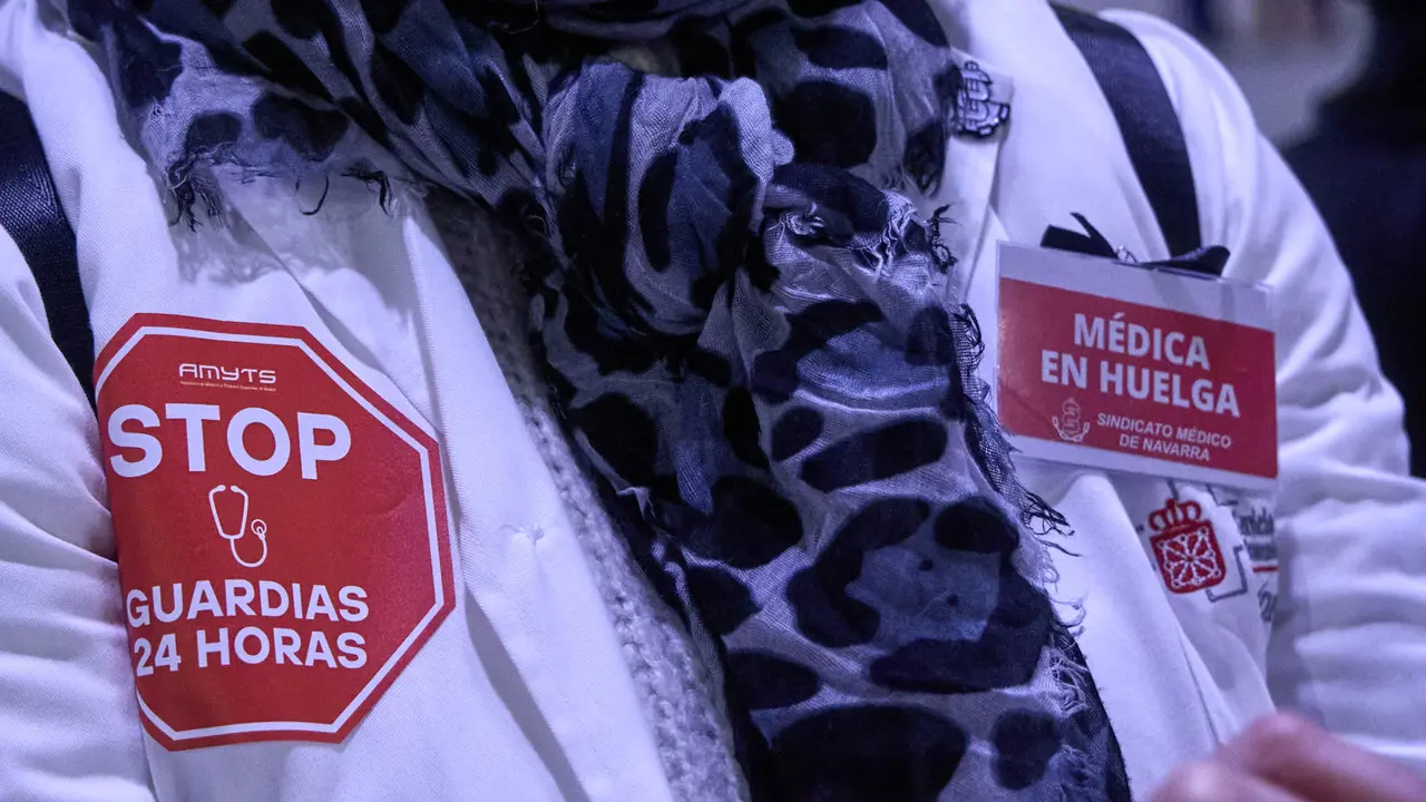 Manifestaci&oacute;n de apoyo al colectivo m&eacute;dico convocada por el Sindicato M&eacute;dico de Navarra (SMN) y el Colegio Oficial de M&eacute;dicos de Navarra. I&Ntilde;IGO ALZUGARAY