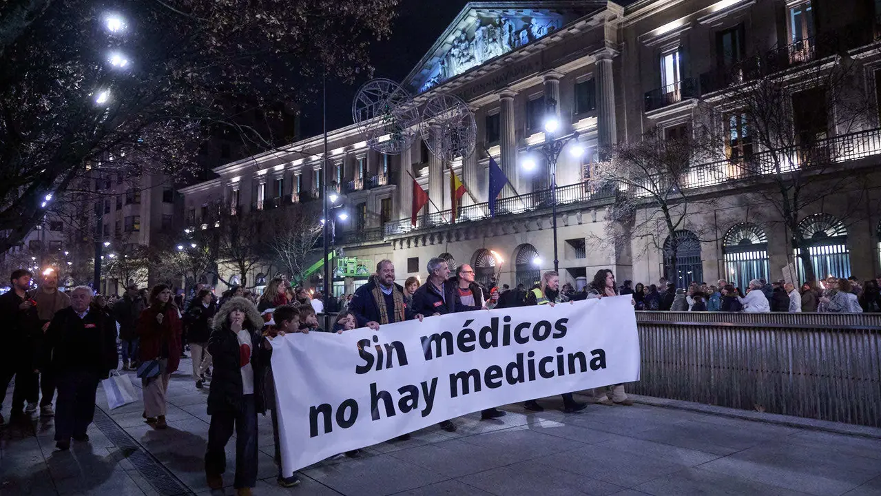 Manifestaci&oacute;n de apoyo al colectivo m&eacute;dico convocada por el Sindicato M&eacute;dico de Navarra (SMN) y el Colegio Oficial de M&eacute;dicos de Navarra. I&Ntilde;IGO ALZUGARAY