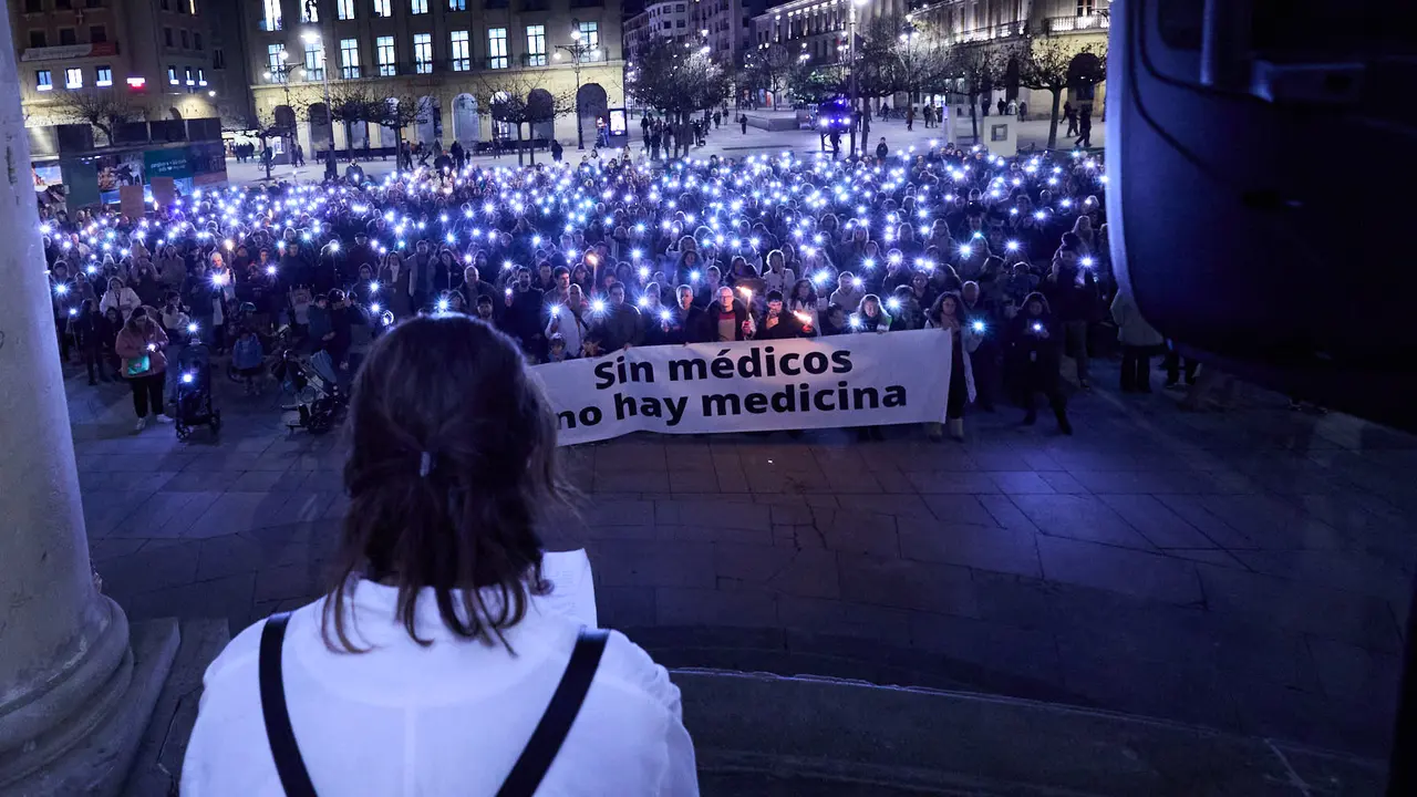 Manifestaci&oacute;n de apoyo al colectivo m&eacute;dico convocada por el Sindicato M&eacute;dico de Navarra (SMN) y el Colegio Oficial de M&eacute;dicos de Navarra. I&Ntilde;IGO ALZUGARAY