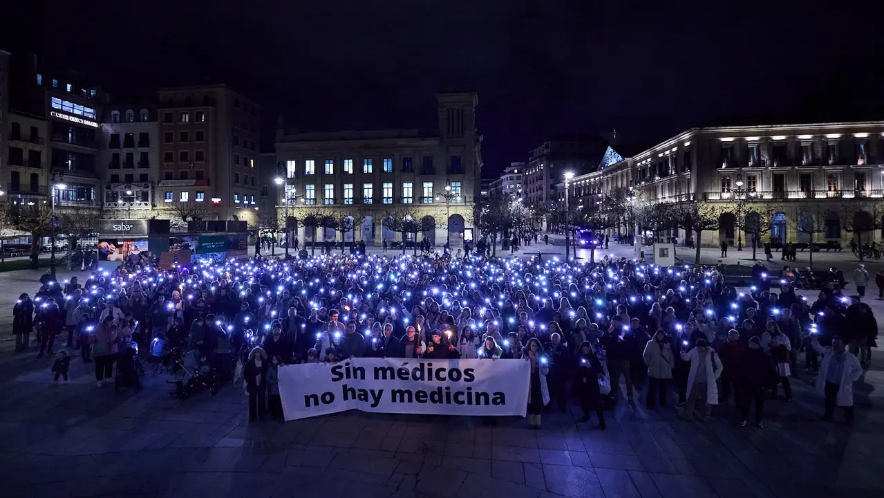 Manifestaci&oacute;n de apoyo al colectivo m&eacute;dico convocada por el Sindicato M&eacute;dico de Navarra (SMN) y el Colegio Oficial de M&eacute;dicos de Navarra. I&Ntilde;IGO ALZUGARAY