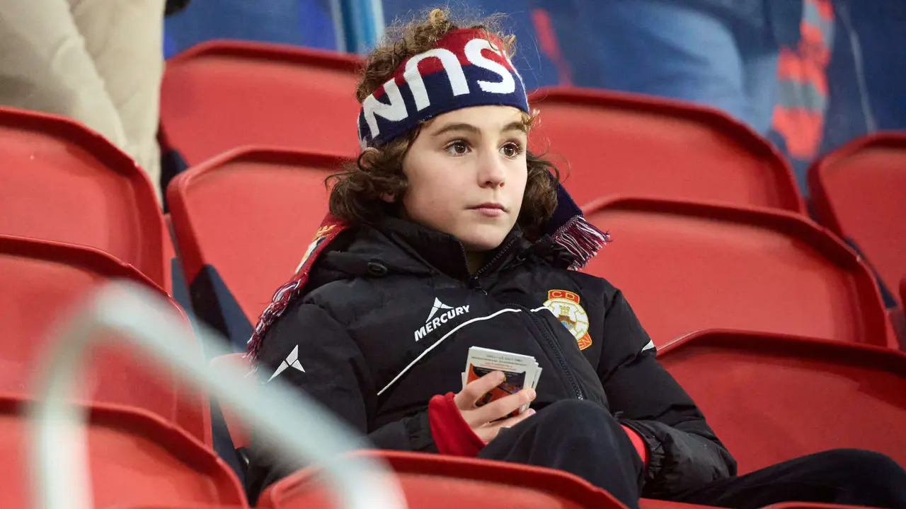 La grada del estadio de El Sadar durante el partido de La Liga EA Sports entre CA Osasuna y Real Oviedo disputado en Pamplona. I&Ntilde;IGO ALZUGARAY