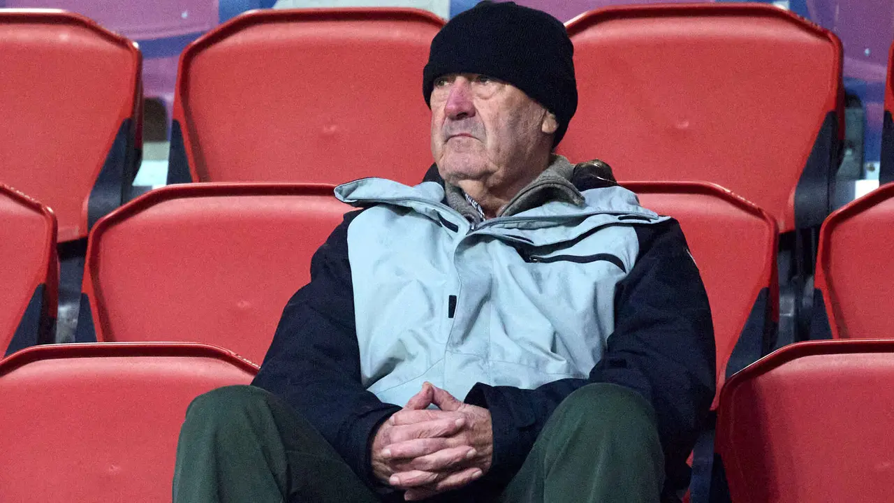 La grada del estadio de El Sadar durante el partido de La Liga EA Sports entre CA Osasuna y Real Oviedo disputado en Pamplona. I&Ntilde;IGO ALZUGARAY