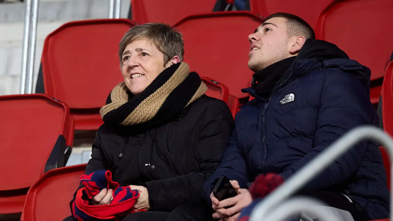 La grada del estadio de El Sadar durante el partido de La Liga EA Sports entre CA Osasuna y Real Oviedo disputado en Pamplona. I&Ntilde;IGO ALZUGARAY