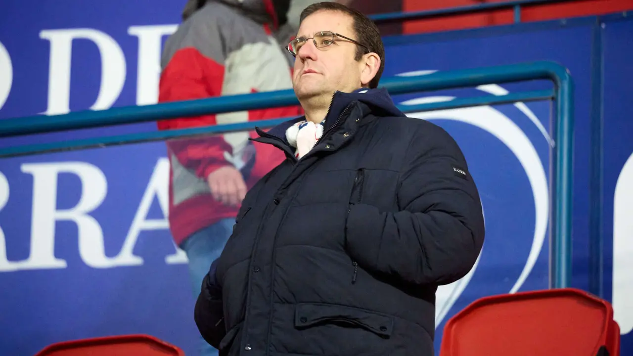 La grada del estadio de El Sadar durante el partido de La Liga EA Sports entre CA Osasuna y Real Oviedo disputado en Pamplona. I&Ntilde;IGO ALZUGARAY