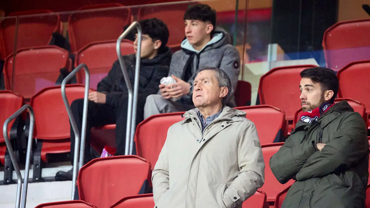 La grada del estadio de El Sadar durante el partido de La Liga EA Sports entre CA Osasuna y Real Oviedo disputado en Pamplona. I&Ntilde;IGO ALZUGARAY