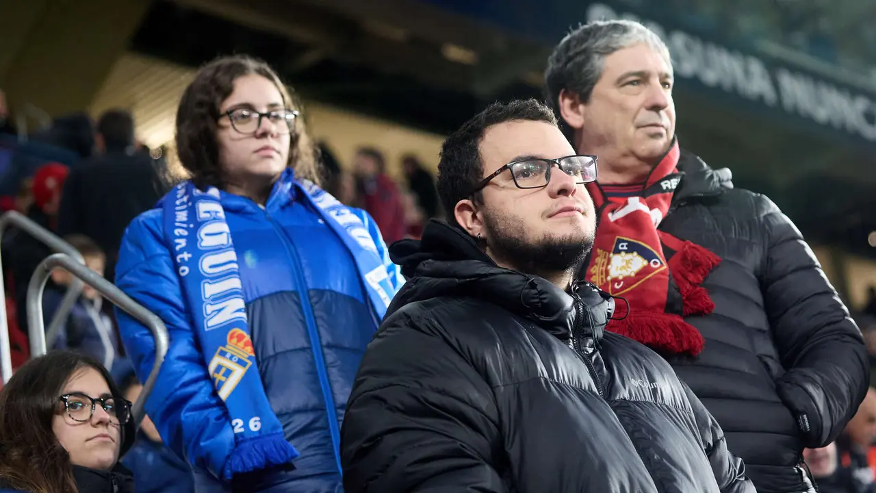 La grada del estadio de El Sadar durante el partido de La Liga EA Sports entre CA Osasuna y Real Oviedo disputado en Pamplona. I&Ntilde;IGO ALZUGARAY