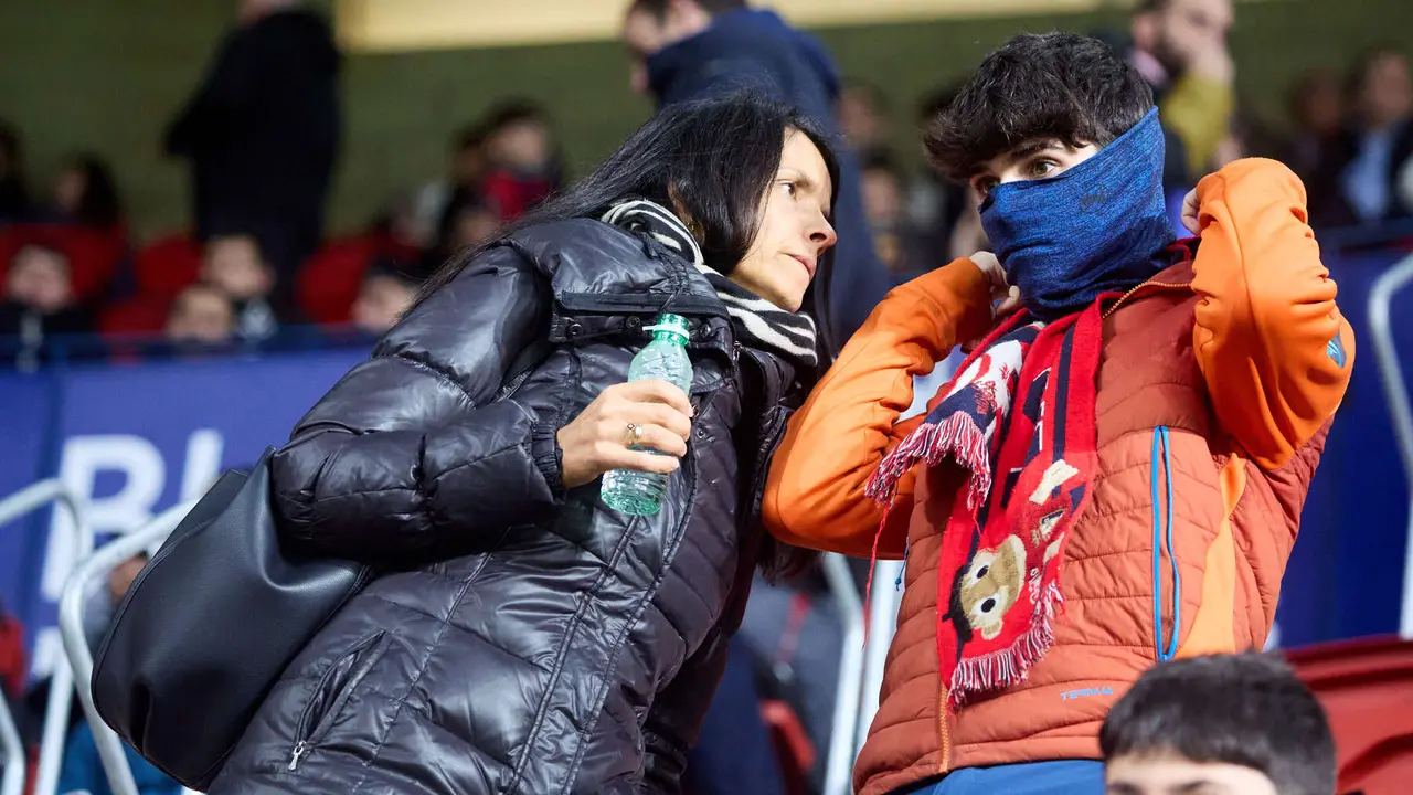 La grada del estadio de El Sadar durante el partido de La Liga EA Sports entre CA Osasuna y Real Oviedo disputado en Pamplona. I&Ntilde;IGO ALZUGARAY