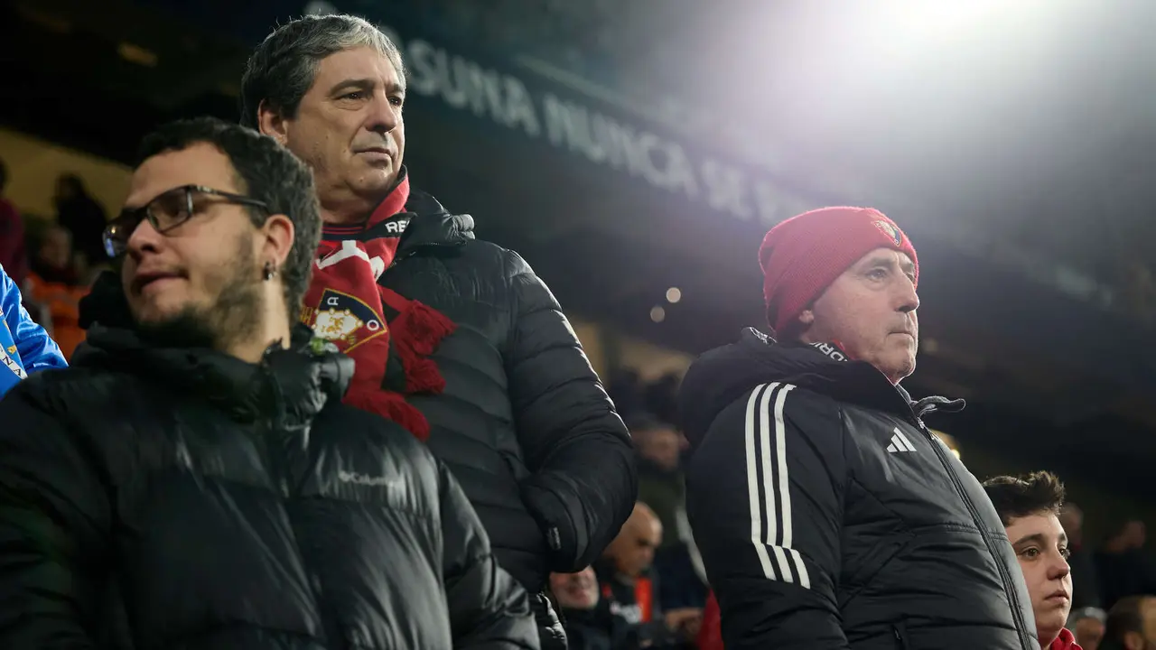 La grada del estadio de El Sadar durante el partido de La Liga EA Sports entre CA Osasuna y Real Oviedo disputado en Pamplona. I&Ntilde;IGO ALZUGARAY