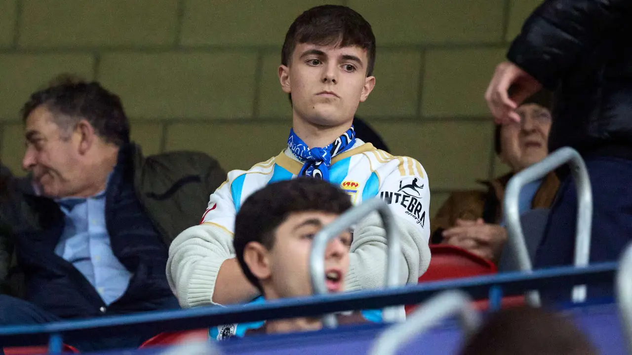 La grada del estadio de El Sadar durante el partido de La Liga EA Sports entre CA Osasuna y Real Oviedo disputado en Pamplona. I&Ntilde;IGO ALZUGARAY