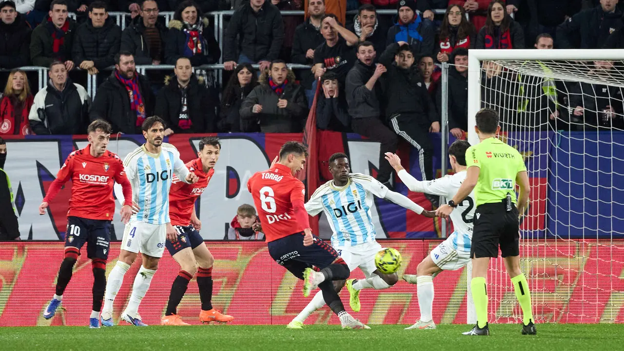 Partido de La Liga EA Sports entre CA Osasuna y Real Oviedo disputado en el estadio de El Sadar en Pamplona. I&Ntilde;IGO ALZUGARAY