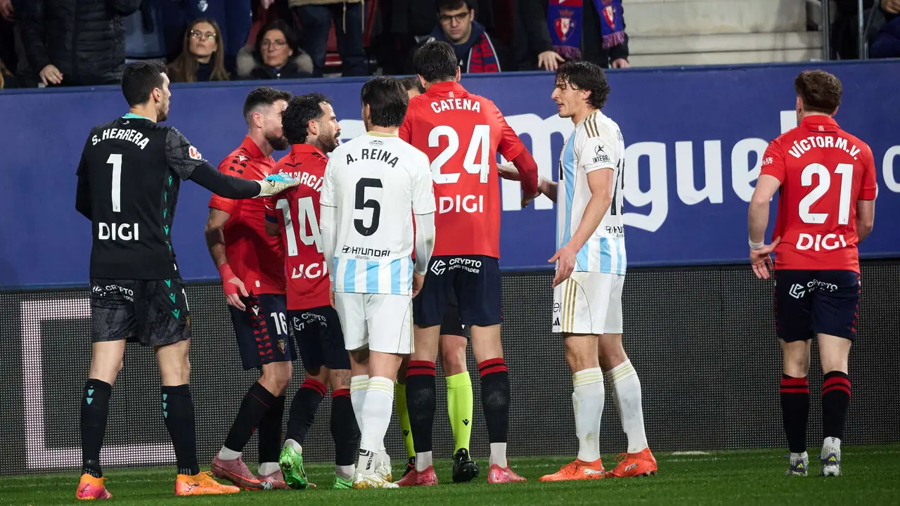 Partido de La Liga EA Sports entre CA Osasuna y Real Oviedo disputado en el estadio de El Sadar en Pamplona. I&Ntilde;IGO ALZUGARAY