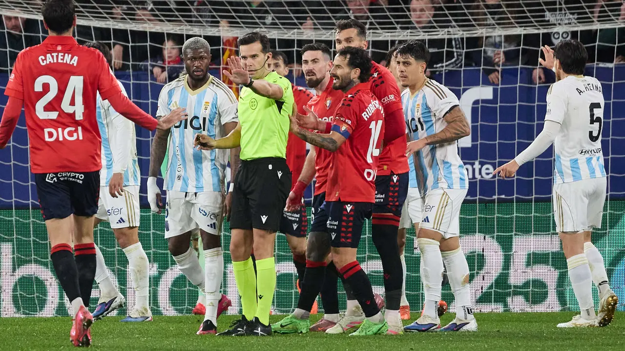 Partido de La Liga EA Sports entre CA Osasuna y Real Oviedo disputado en el estadio de El Sadar en Pamplona. I&Ntilde;IGO ALZUGARAY