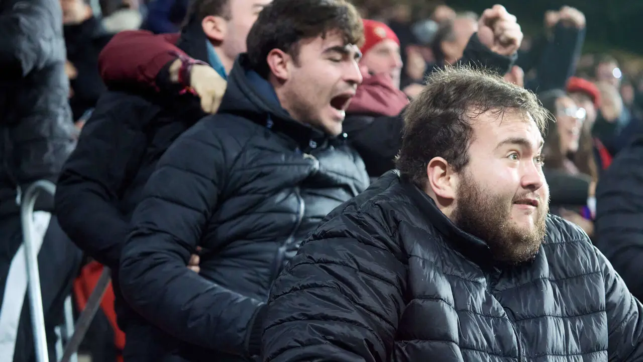 La grada del estadio de El Sadar durante el partido de La Liga EA Sports entre CA Osasuna y Real Oviedo disputado en Pamplona. I&Ntilde;IGO ALZUGARAY