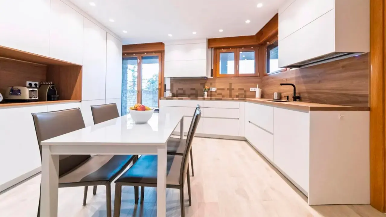 Un recorrido por la casa de lujo que se vende en Gorraiz. IDEALISTA