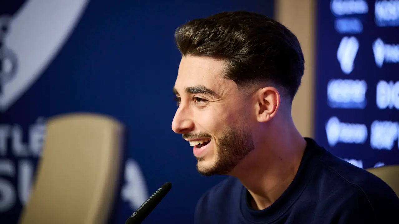 Osasuna presenta a su nuevo jugador Ra&uacute;l Moro. PABLO LASAOSA