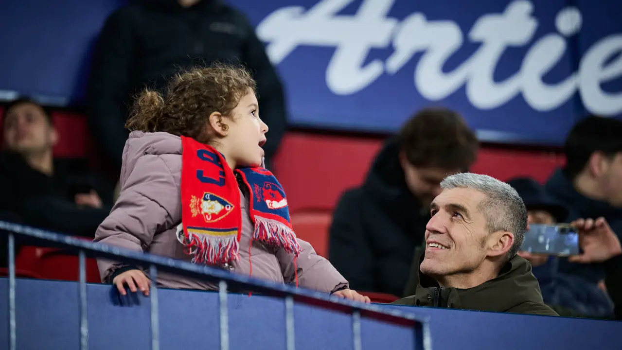 Osasuna presenta a su nuevo jugador Ra&uacute;l Moro. PABLO LASAOSA