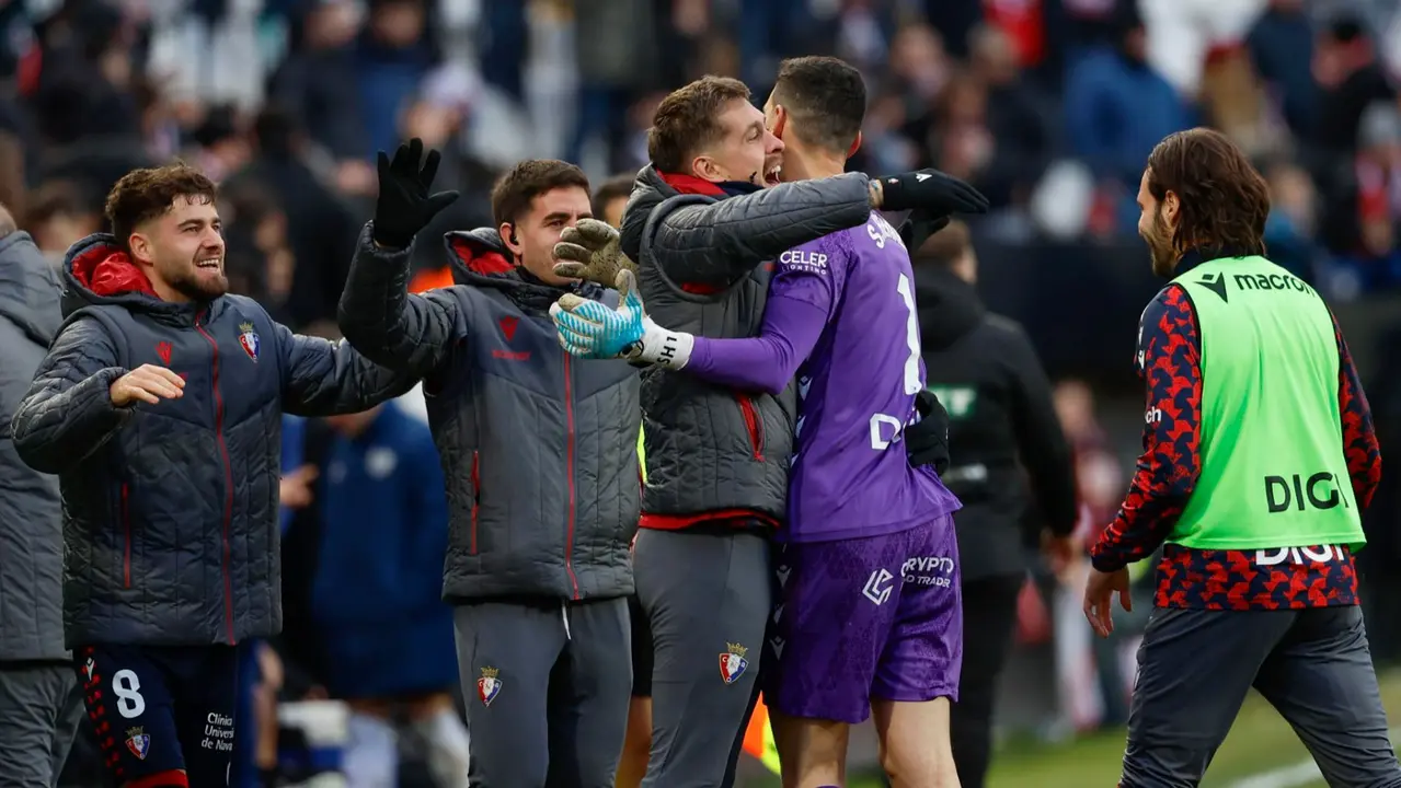 Victoria de Osasuna en el campo del Rayo Vallecano. EFE