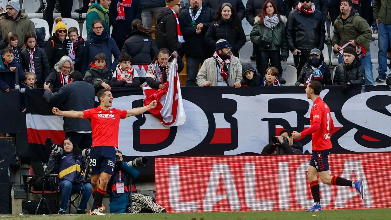 Victoria de Osasuna en el campo del Rayo Vallecano. EFE