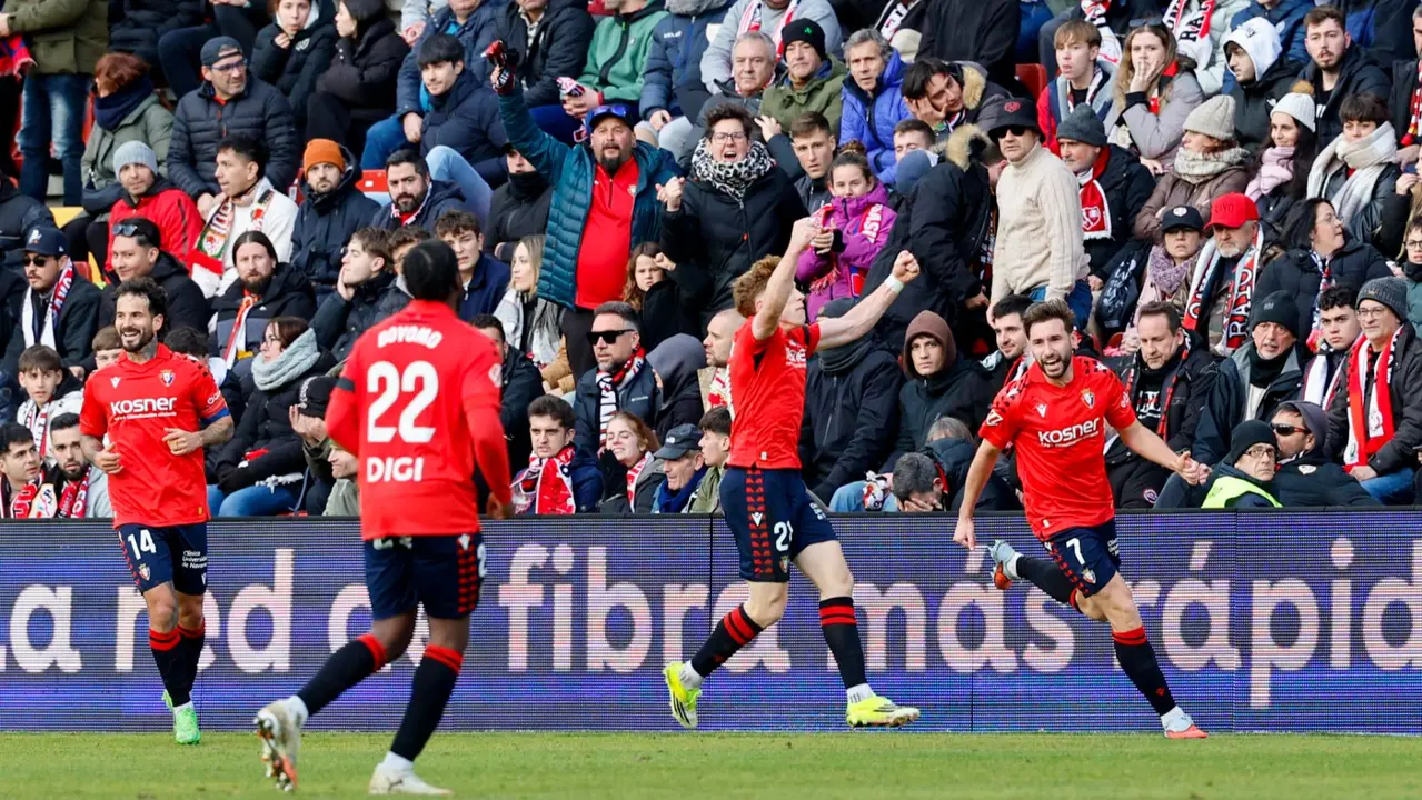 Victoria de Osasuna en el campo del Rayo Vallecano. EFE